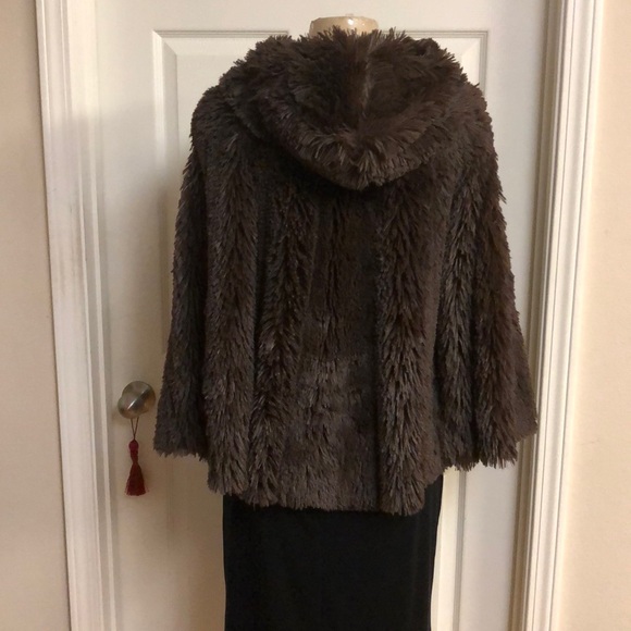 Brown Cape - Picture 3 of 4